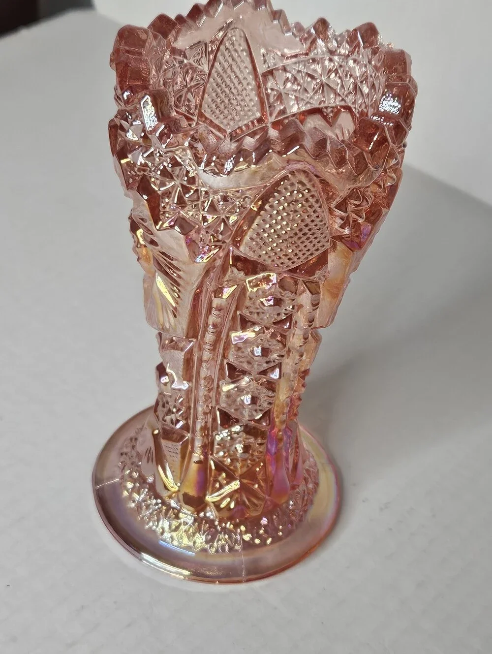 LE Smith Aztec Heritage Carnival Glass Whirling Star Vase Sawtooth Rim Pink
